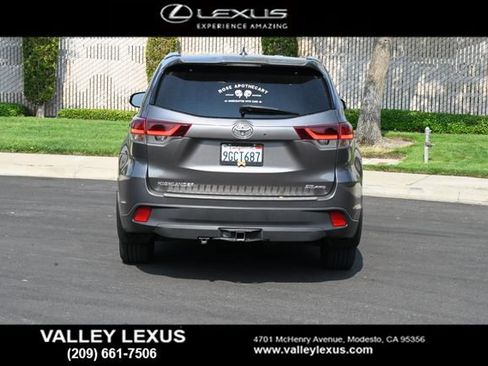 Used 2019 Toyota Highlander SE AWD/4WD image 5