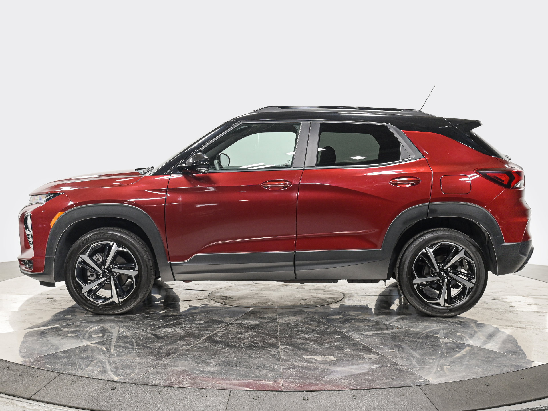 Used 2023 Chevrolet TrailBlazer RS AWD/4WD image 2