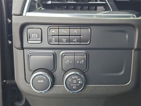 Certified 2025 Chevrolet Suburban RST w/ Comfort Package image 24