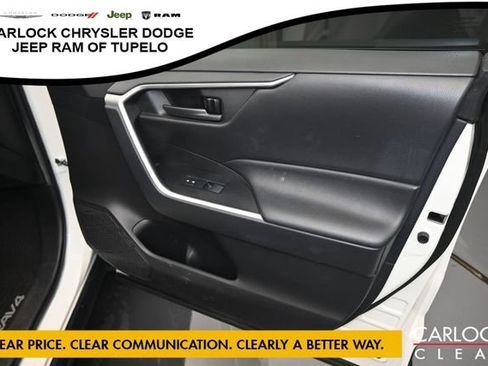 Used 2021 Toyota RAV4 LE AWD/4WD image 32
