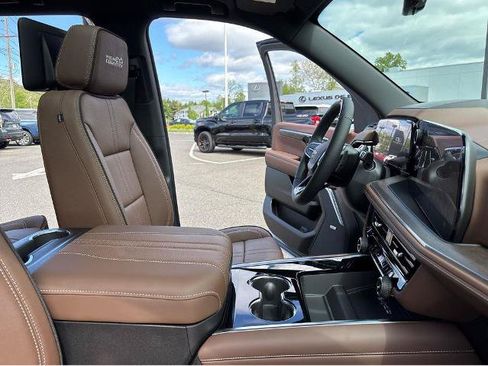 New 2026 Chevrolet Tahoe High Country AWD/4WD image 32