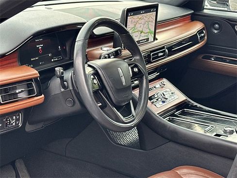 Used 2022 Lincoln Aviator Reserve w/ Equipment Group 201A image 16