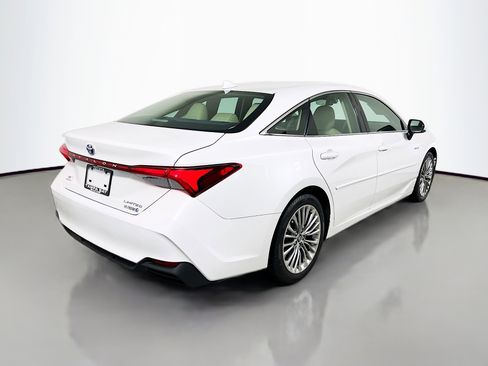 Used 2019 Toyota Avalon Limited image 4