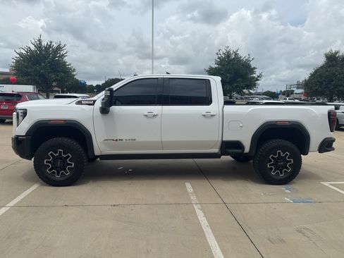 Used 2025 GMC Sierra 2500 AT4X AWD/4WD image 3