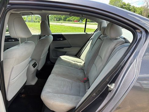 Used 2016 Honda Accord EX image 9