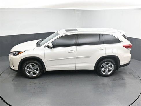 Used 2017 Toyota Highlander Limited image 34