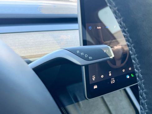 Used 2025 Tesla Model Y Long Range AWD/4WD image 17