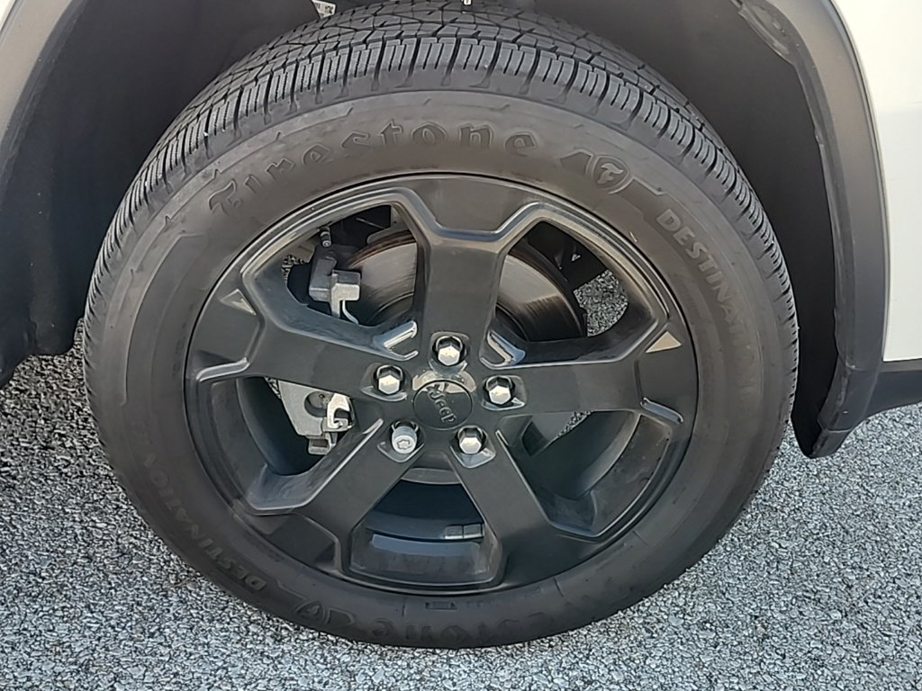 Used 2018 Jeep Grand Cherokee Laredo AWD/4WD image 19