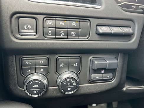 Used 2023 GMC Yukon AT4 w/ AT4 Premium Plus Package AWD/4WD image 16