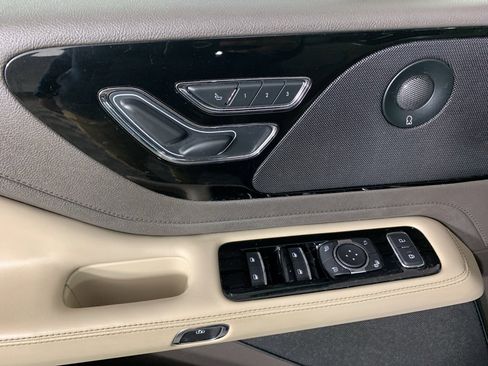 Used 2020 Lincoln Aviator Reserve image 13