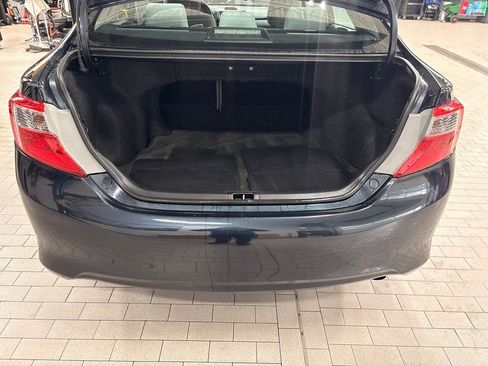 Used 2014 Toyota Camry LE image 18