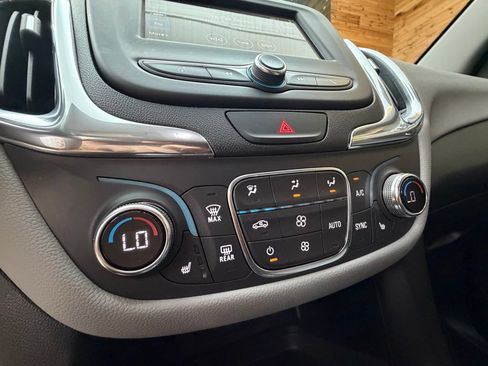 Used 2019 Chevrolet Equinox LT AWD/4WD image 44