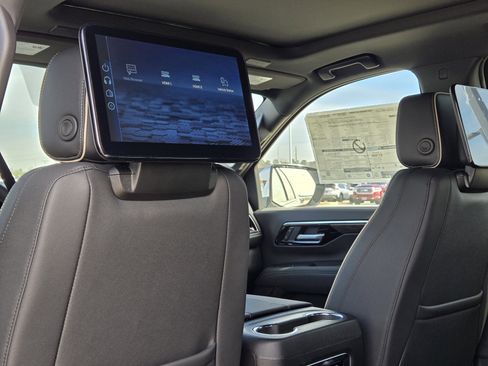 New 2026 Chevrolet Suburban Premier AWD/4WD image 18