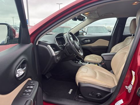 Used 2016 Jeep Cherokee Limited AWD/4WD image 11