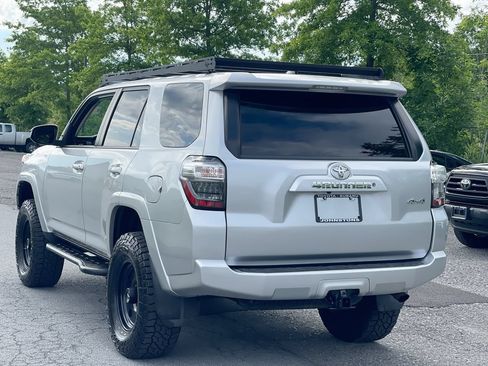 Used 2019 Toyota 4Runner SR5 AWD/4WD image 14