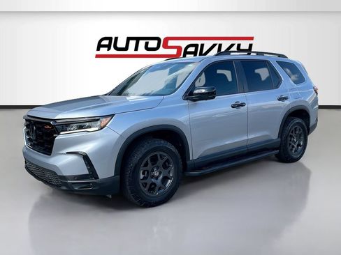Used 2025 Honda Pilot TrailSport image 3