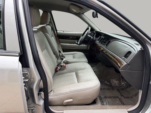 Used 2010 Mercury Grand Marquis LS RWD image 19
