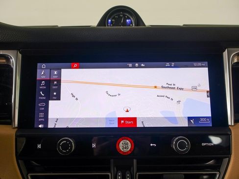 Used 2025 Porsche Macan image 16