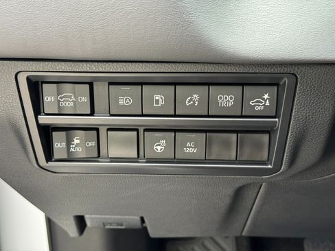 Used 2023 Toyota Sequoia Platinum AWD/4WD image 19