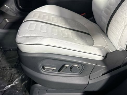 Used 2022 Rivian R1T Adventure image 14