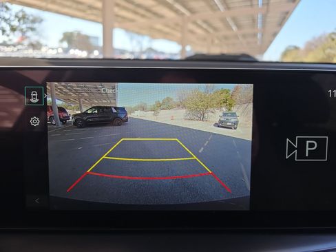 Certified 2025 Kia Sorento LX image 13