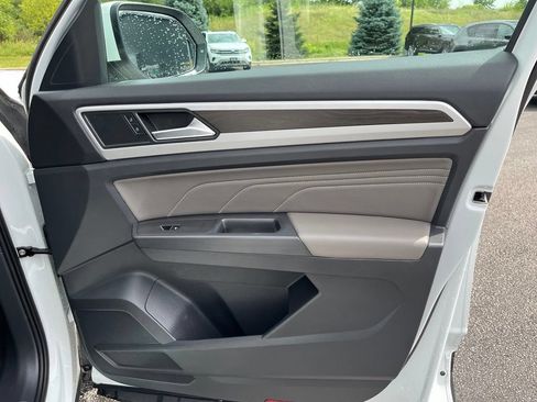 Certified 2023 Volkswagen Atlas SE w/ Panoramic Sunroof Package AWD/4WD image 12