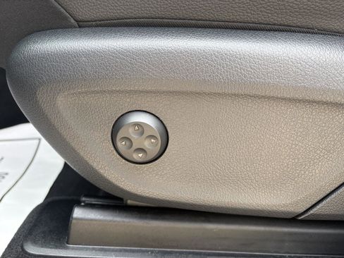Used 2025 Mercedes-Benz GLE 350 4MATIC image 11
