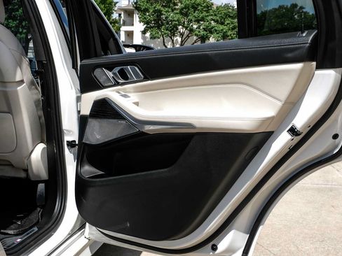 Used 2025 BMW X7 M60i AWD/4WD image 44