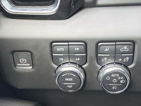 Used 2023 GMC Sierra 1500 Denali w/ Technology Package AWD/4WD image 10