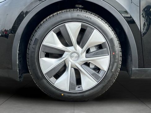 Used 2023 Tesla Model Y Long Range AWD/4WD image 24