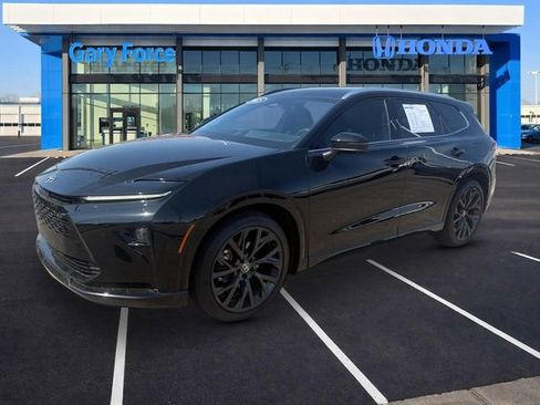 Used 2025 Toyota Crown Signia w/ Advanced Technology Package image 2