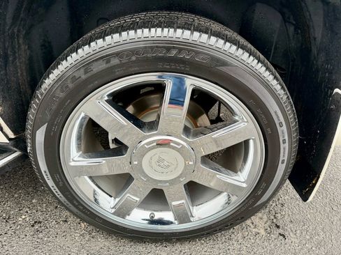 Used 2007 Cadillac Escalade Luxury w/ Information Package image 24