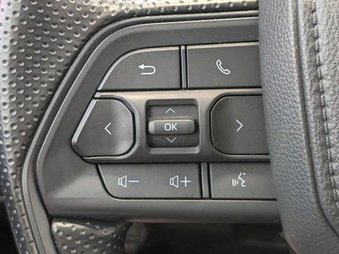 Used 2025 Toyota Tacoma SR5 AWD/4WD image 22