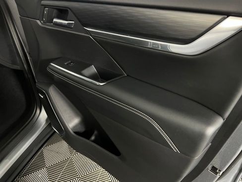 Used 2025 GMC Acadia Elevation image 35