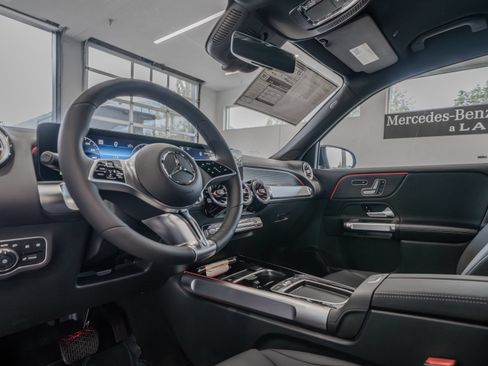 New 2026 Mercedes-Benz GLB 250 4MATIC image 6