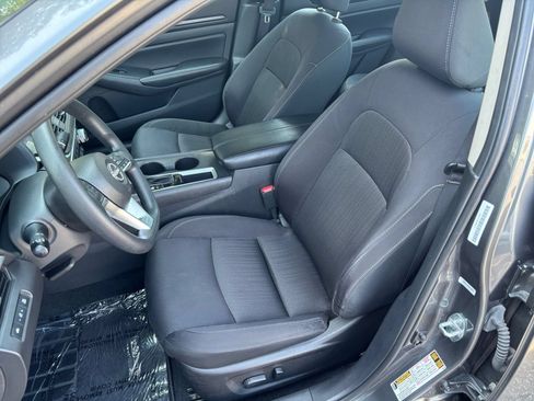 Used 2025 Nissan Altima 2.5 SV FWD image 35