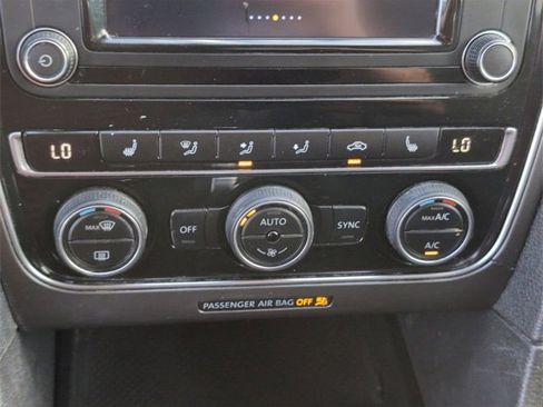 Used 2018 Volkswagen Passat 2.0T R-Line image 31