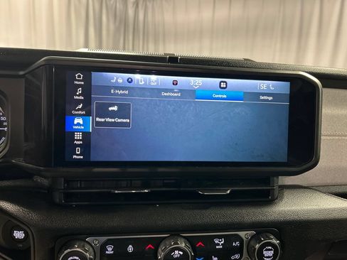 Used 2024 Jeep Wrangler Unlimited AWD/4WD image 17