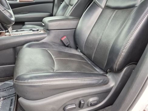 Used 2019 Nissan Pathfinder Platinum AWD/4WD image 16