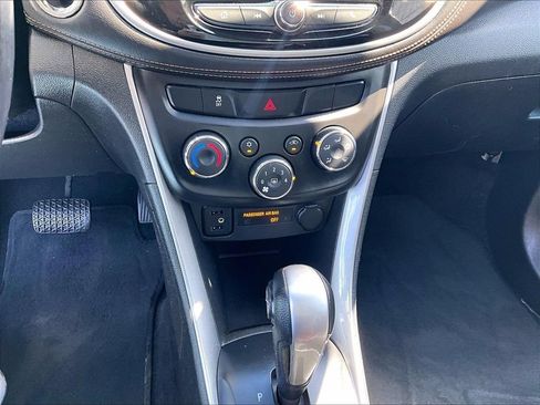 Used 2018 Chevrolet Trax LT w/ LT Convenience Package AWD/4WD image 26