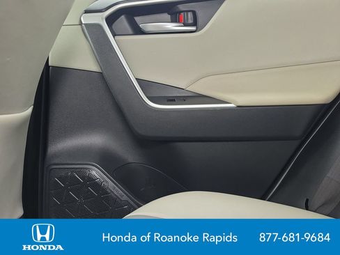 Used 2019 Toyota RAV4 XLE Premium FWD image 30