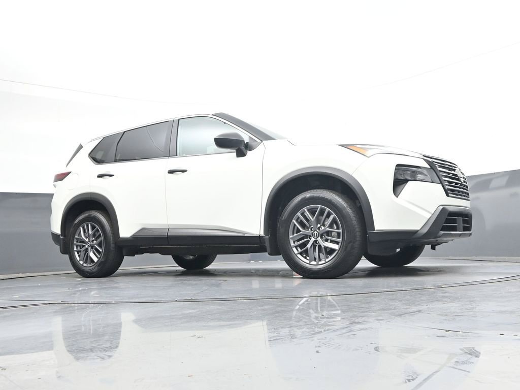 Used 2025 Nissan Rogue S AWD/4WD image 37