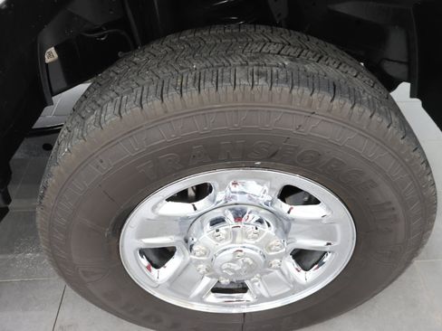 Used 2024 RAM 3500 Tradesman w/ Chrome Appearance Group AWD/4WD image 3