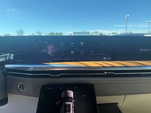 Certified 2025 Cadillac Escalade Premium Luxury Platinum w/ LPO, Floor Liner Package image 23