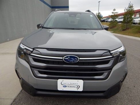Used 2025 Subaru Forester Premium w/ Convenience Package #1 AWD/4WD image 9
