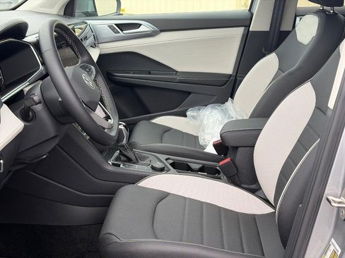 Used 2025 Volkswagen Taos SEL AWD/4WD image 4