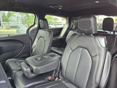New 2026 Chrysler Pacifica Select image 24