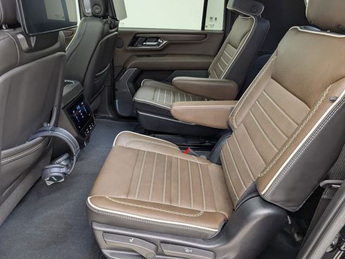 Used 2025 GMC Yukon XL Denali Ultimate image 14