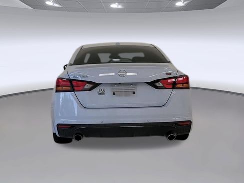 Used 2024 Nissan Altima 2.5 SR w/ SR Premium Package FWD image 8