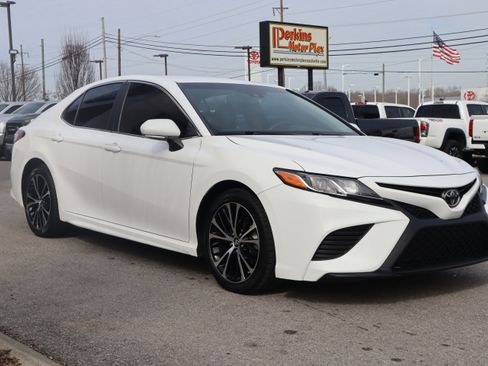 Used 2018 Toyota Camry SE w/ Convenience Package image 5